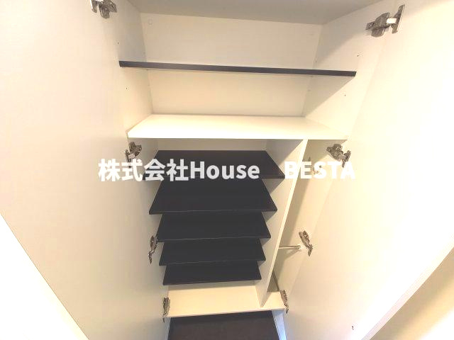 セレニテ神戸駅前アリエの収納