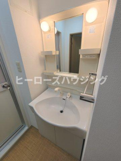 【洗面所】 | フローレス | ※同タイプの写真となり、実際のお部屋とは異なる場合があります
