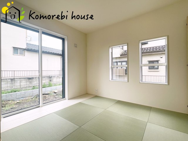 鴻巣市松原4丁目　新築一戸建て　ブルーミングガーデン　01の和室|落ち着いた雰囲気の和室付きです