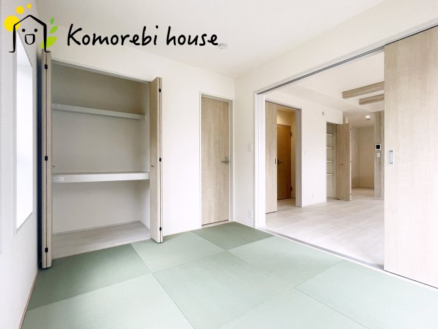 鴻巣市松原4丁目　新築一戸建て　ブルーミングガーデン　01の和室|和室があれば客間としても活用できます
