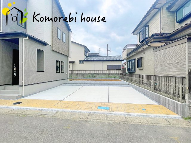 鴻巣市松原4丁目　新築一戸建て　ブルーミングガーデン　01の駐車場|駐車場があるので、車を買う予定の方も安心です