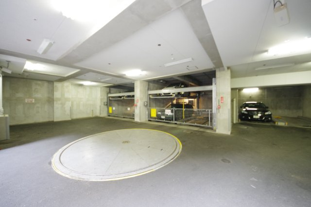 【駐車場】