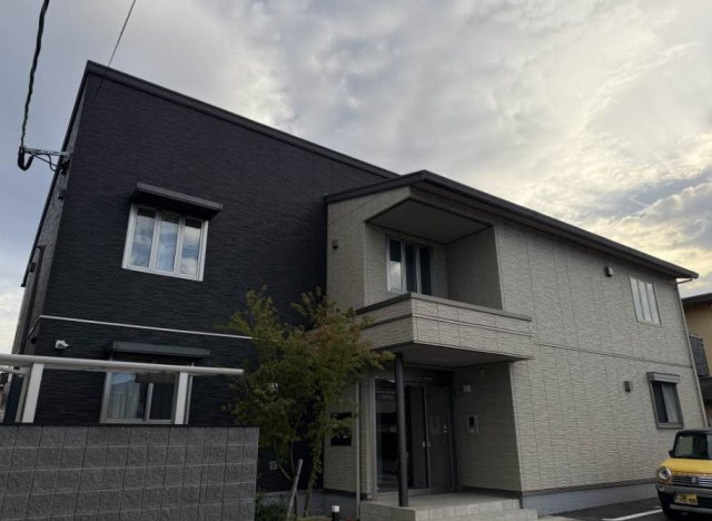 シャーメゾン三川