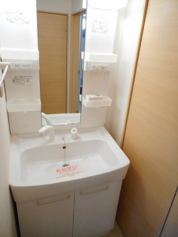 ヒルレジェンドの洗面所|明るい洗面所です
