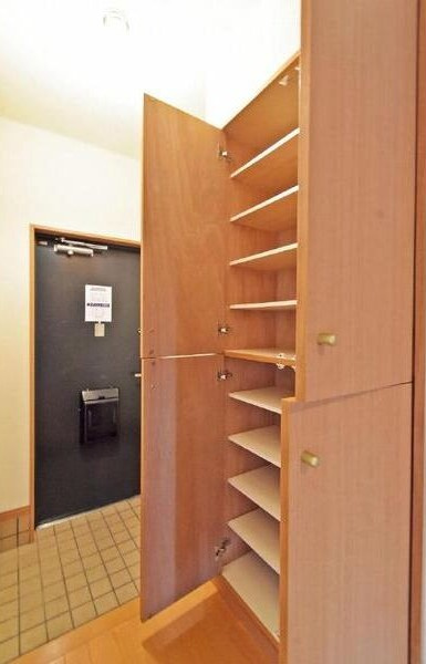 グランソレイユ水広の玄関