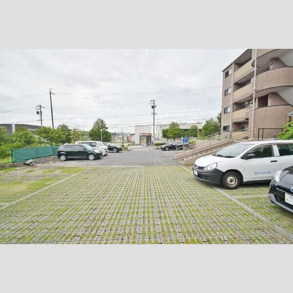 グランソレイユ水広の駐車場