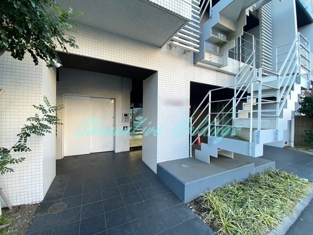 藤沢市湘南台２丁目の賃貸マンションのエントランス|毎日通るエントランス♪