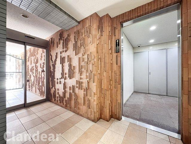 ストーク両国秀山のロビー|ドキドキの新生活も、安心してスタート。ぴったりの住まいを見つけませんか？クランディアが一緒に住まい選びをサポートします‼　まずは、お気軽にお問合せください　＃クランディア