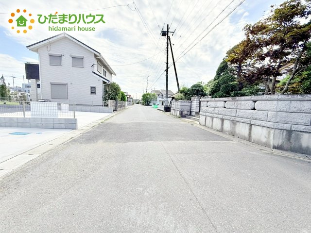 【前面道路含む現地写真】 | ひたちなか市相金町33番　新築戸建　A号棟 | 車通りも少ないので運転が苦手な方でも安心して駐車できます