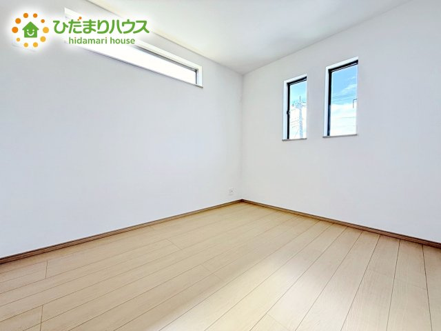 【洋室】 | ひたちなか市相金町33番　新築戸建　A号棟 | 洗練された空間にやわらかい光が差し込み、お気に入りの家具や小物が映えます。