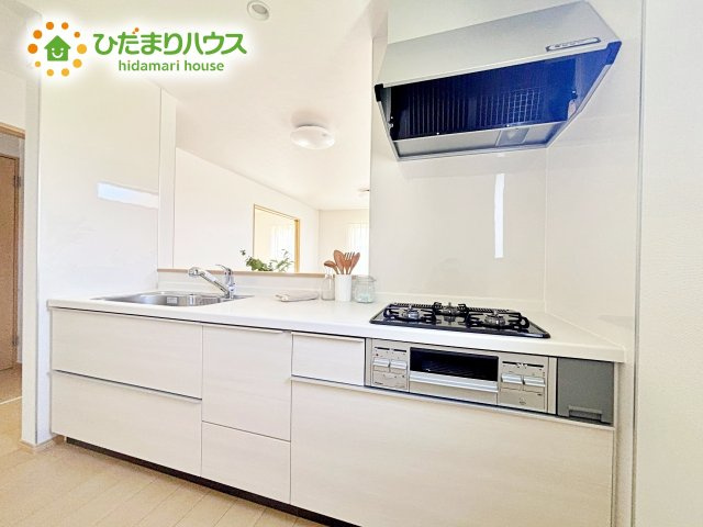 【キッチン】 | ひたちなか市相金町33番　新築戸建　A号棟 | 最新のシステムキッチンでお料理がはかどります。大容量収納も魅力です。