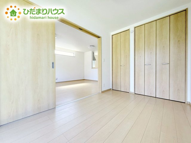 【洋室】 | ひたちなか市相金町33番　新築戸建　A号棟 | 夏場に心地良いひんやり感はフローリングならでは☆彡