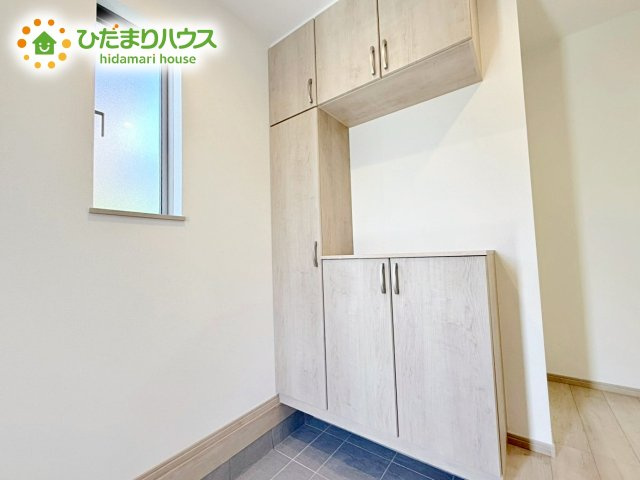【収納】 | ひたちなか市相金町33番　新築戸建　B号棟 | シューズボックスは、家族全員の靴が入るため、散らかりがちな玄関もスッキリ片付きますね。