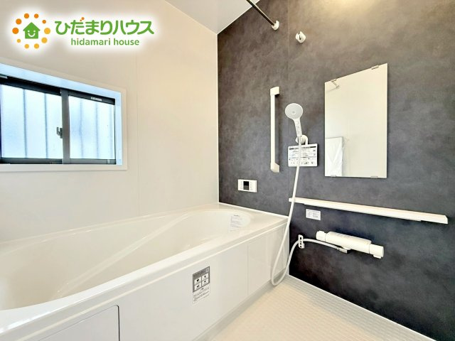 【浴室】 | ひたちなか市相金町33番　新築戸建　B号棟 | 一人でも子どもと一緒でも、ゆとりをもって心地よい時間を楽しめる贅沢な浴室空間。