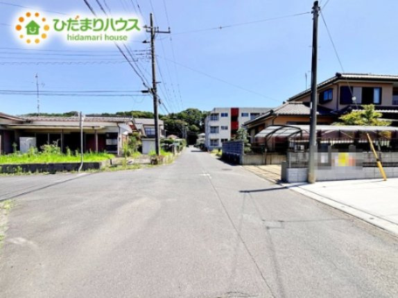 【前面道路含む現地写真】 | ひたちなか市相金町33番　新築戸建　B号棟 | 落ち着いた住環境が魅力的です☆