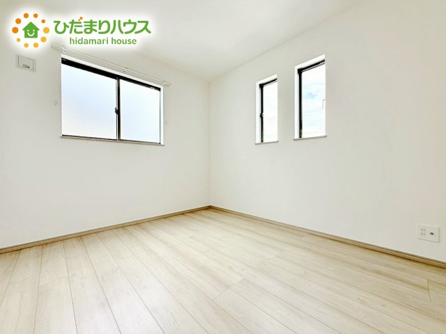 【洋室】 | ひたちなか市相金町33番　新築戸建　B号棟 | 夏場に心地良いひんやり感はフローリングならでは☆彡