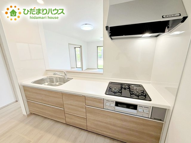 【キッチン】 | ひたちなか市相金町33番　新築戸建　B号棟 | 最新のシステムキッチンでお料理がはかどります。大容量収納も魅力です。