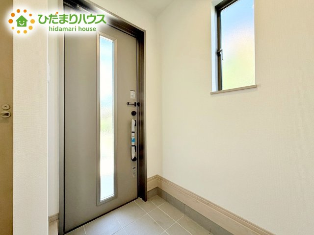 【玄関】 | ひたちなか市相金町33番　新築戸建　B号棟 | 玄関がひろいので親子で並んで仲良く靴が履けますね(^^)/