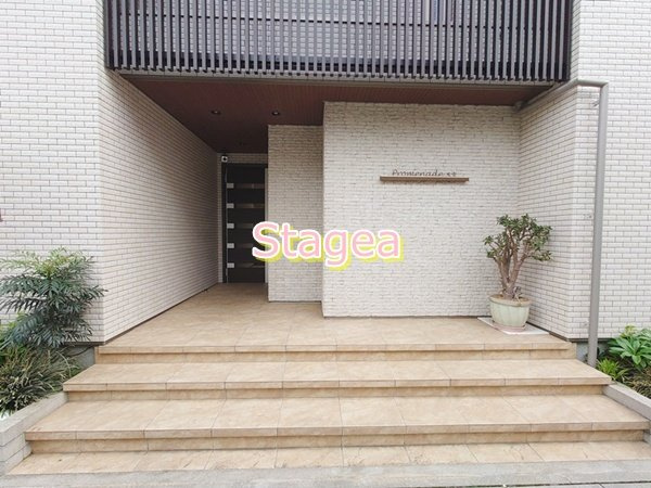 さいたま市大宮区上小町のアパートのエントランス
