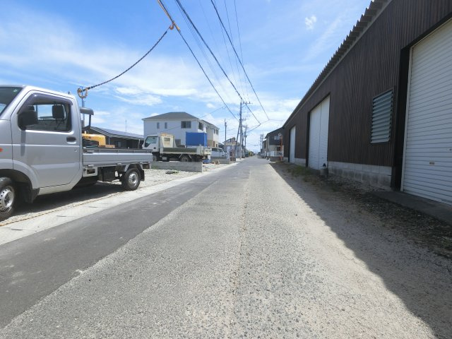 小城市三日月町第2　1号棟の前面道路含む現地写真|前面道路含む現地写真です
