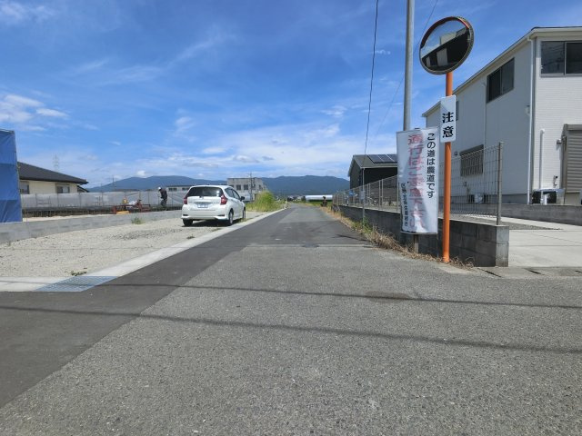 小城市三日月町第2　1号棟の前面道路含む現地写真|前面道路含む現地写真です