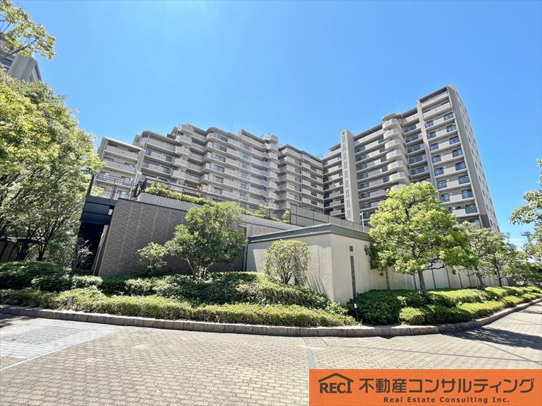 モンセーヌ住吉川公園1番館の外観