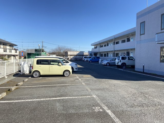 エントピアの駐車場