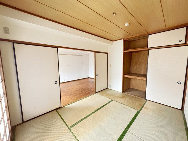 シントウキョウビルの寝室