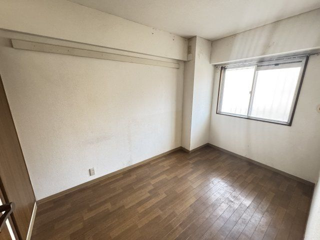 シントウキョウビルの洋室