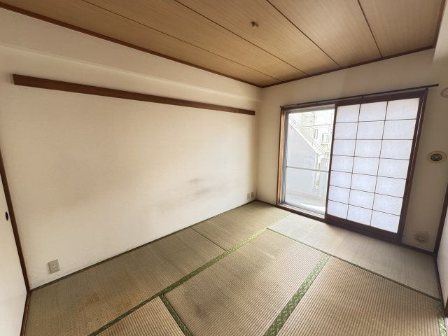 シントウキョウビルの和室