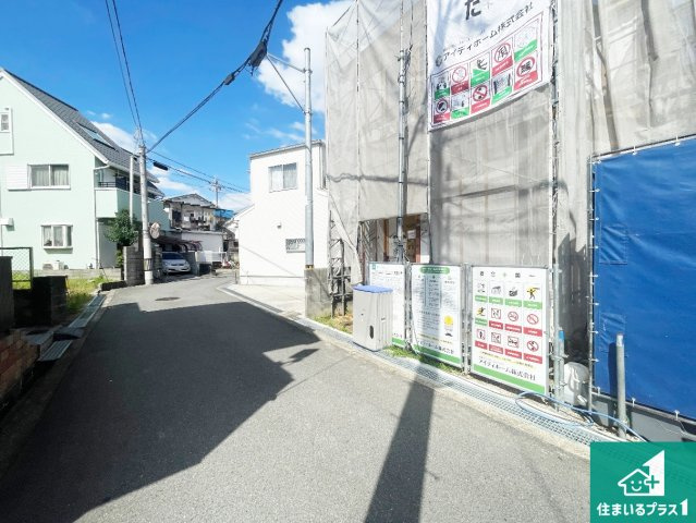 羽曳野市西浦　第1期　新築一戸建ての前面道路含む現地写真|周辺は落ち着いた街並みの住宅地！子育てがしやすい住環境です！まだ未完成ですが、現地でしかわからない事もございます。是非一度ご覧ください。