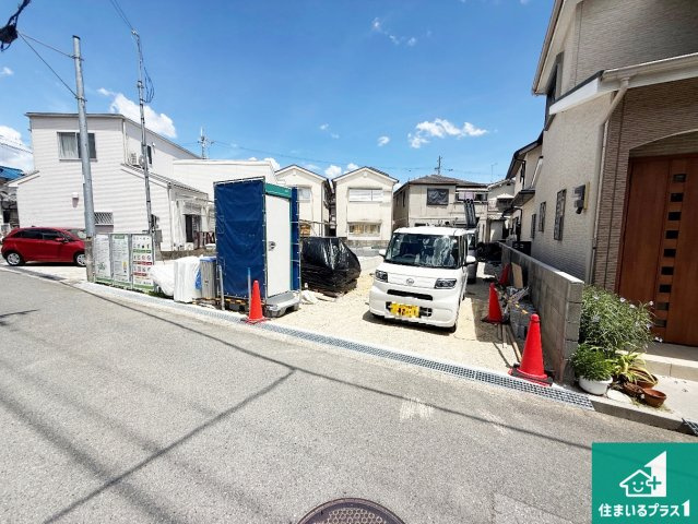 羽曳野市西浦　第01期　新築一戸建ての前面道路含む現地写真|周辺は落ち着いた街並みの住宅地！子育てがしやすい住環境です！まだ未完成ですが、現地でしかわからない事もございます。是非一度ご覧ください。