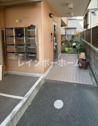 ソレイユ市川のエントランス