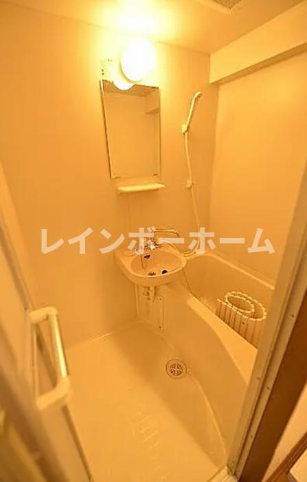 ソレイユ市川の浴室