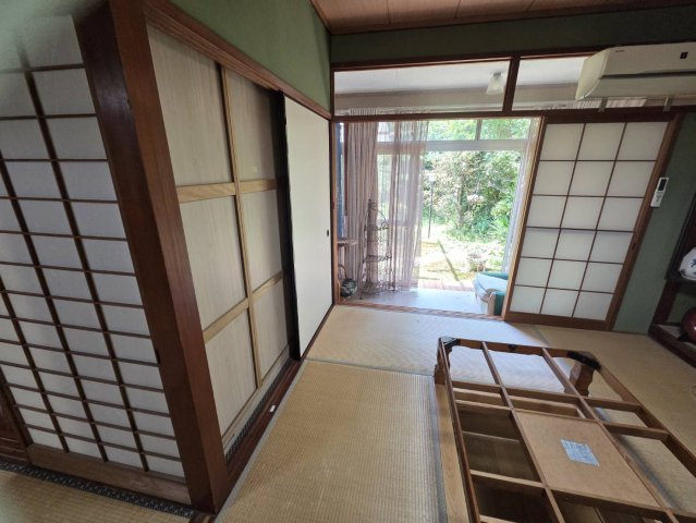 宮野上高床式倉庫のある戸建ての和室