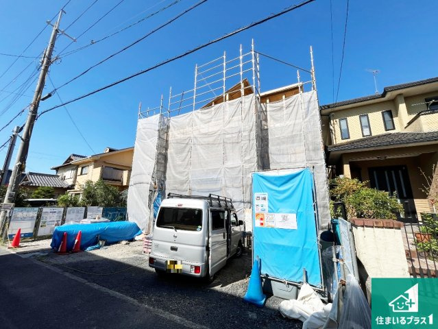 栗東市中沢　新築一戸建ての外観|周辺は落ち着いた街並みの住宅地！子育てがしやすい住環境です！まだ未完成ですが、現地でしかわからない事もございます。是非一度ご覧ください。