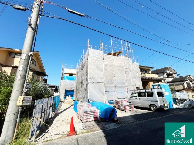 栗東市中沢　新築一戸建ての前面道路含む現地写真|周辺は落ち着いた街並みの住宅地！子育てがしやすい住環境です！まだ未完成ですが、現地でしかわからない事もございます。是非一度ご覧ください。