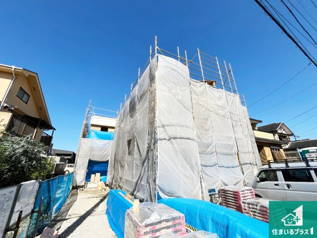 栗東市中沢　新築一戸建ての外観|周辺は落ち着いた街並みの住宅地！子育てがしやすい住環境です！まだ未完成ですが、現地でしかわからない事もございます。是非一度ご覧ください。
