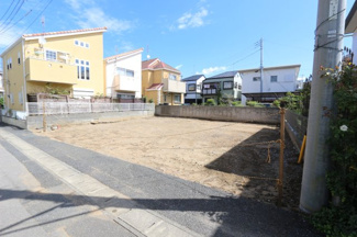 【前面道路含む現地写真】 | 市川市鬼越一丁目土地（建築条件付）