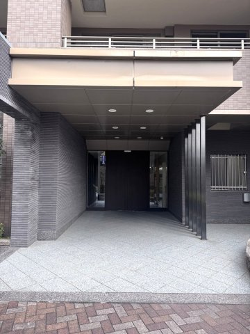 サーパス瀬戸市役所駅前のエントランス