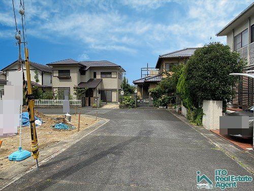 岩倉花園町 新築戸建(9期1号地)の前面道路含む現地写真