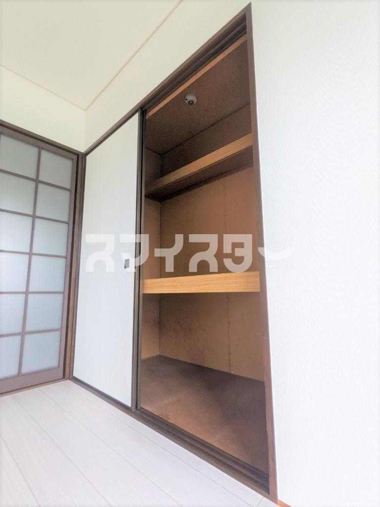 八王子市美山町のアパートの収納