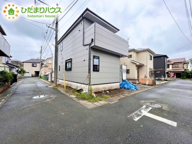 上尾市東町6期　新築戸建　01の前面道路含む現地写真