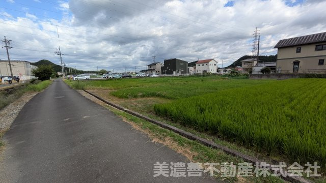 ６７２７７　山県市高富字森土地