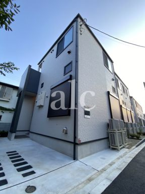 シャルムニシオギの外観