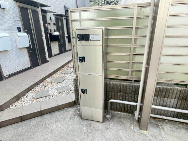 シャイニング駒沢　ペット相談　宅配BOX　3面採光のその他共用部分
