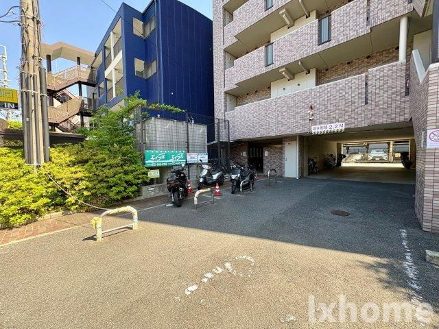 グランコート南摂津の駐車場|駐車場完備です