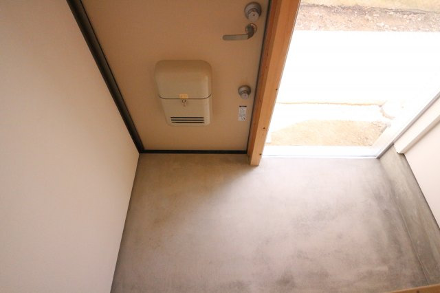 W&R APARTMENT 01の玄関