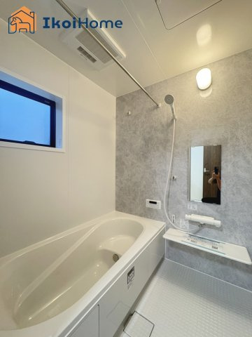 明石市魚住町清水27期　新築戸建の浴室|【ホームページに現地動画掲載中】●年中無休：当日予約可●小窓ございますので通気・換気良好です。