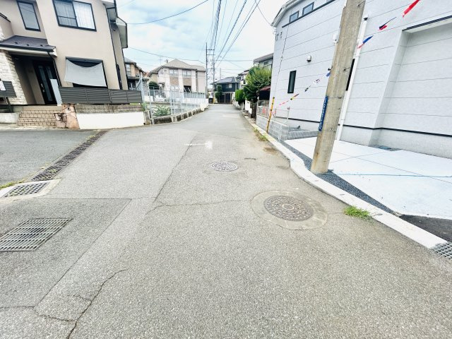八千代市八千代台北12丁目01期の前面道路含む現地写真